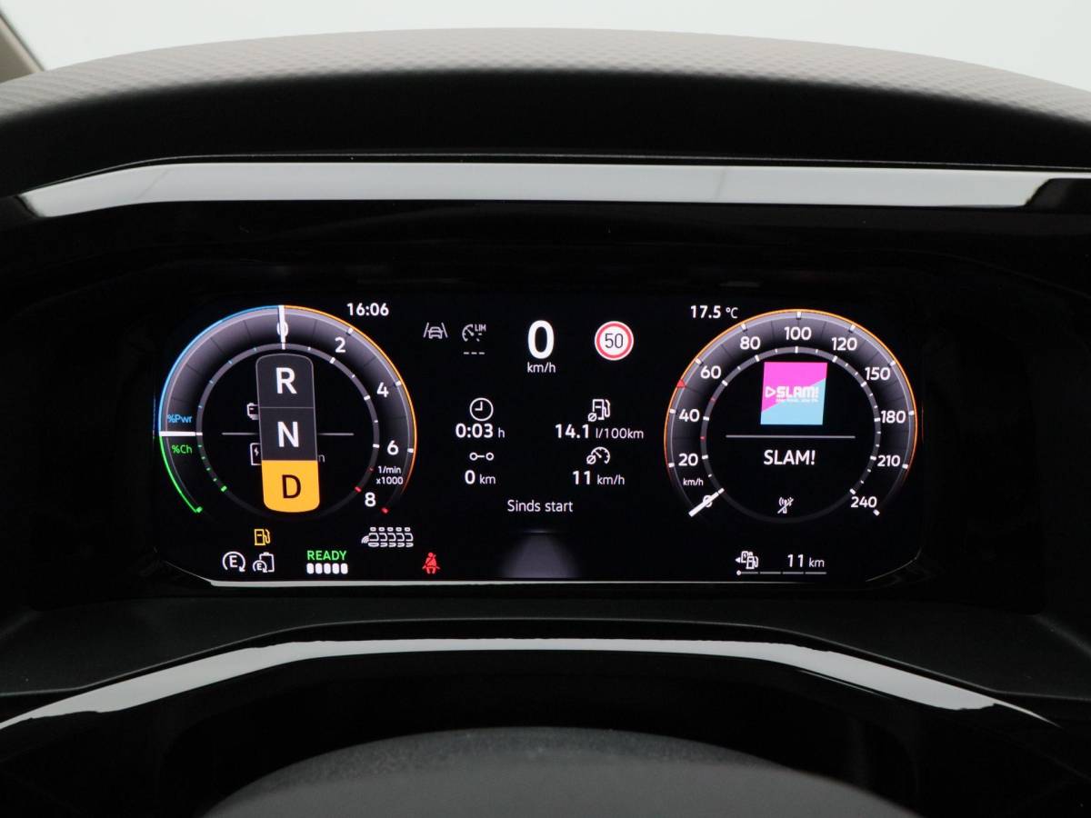 Volkswagen Multivan Volkswagen Bedrijfswagens Multivan Bulli L2 1.5 eHybrid EU6 180 kW/245pk DSG 4Motion | Incl BTW/BPM | 7 zitplaatsen vis-a-vis | Trekhaak | Stoelverwarming | Verlaagd onderstel dynamisch | 19″ Halmstad lichtmetaal  l Wordt verwacht 2 maart |