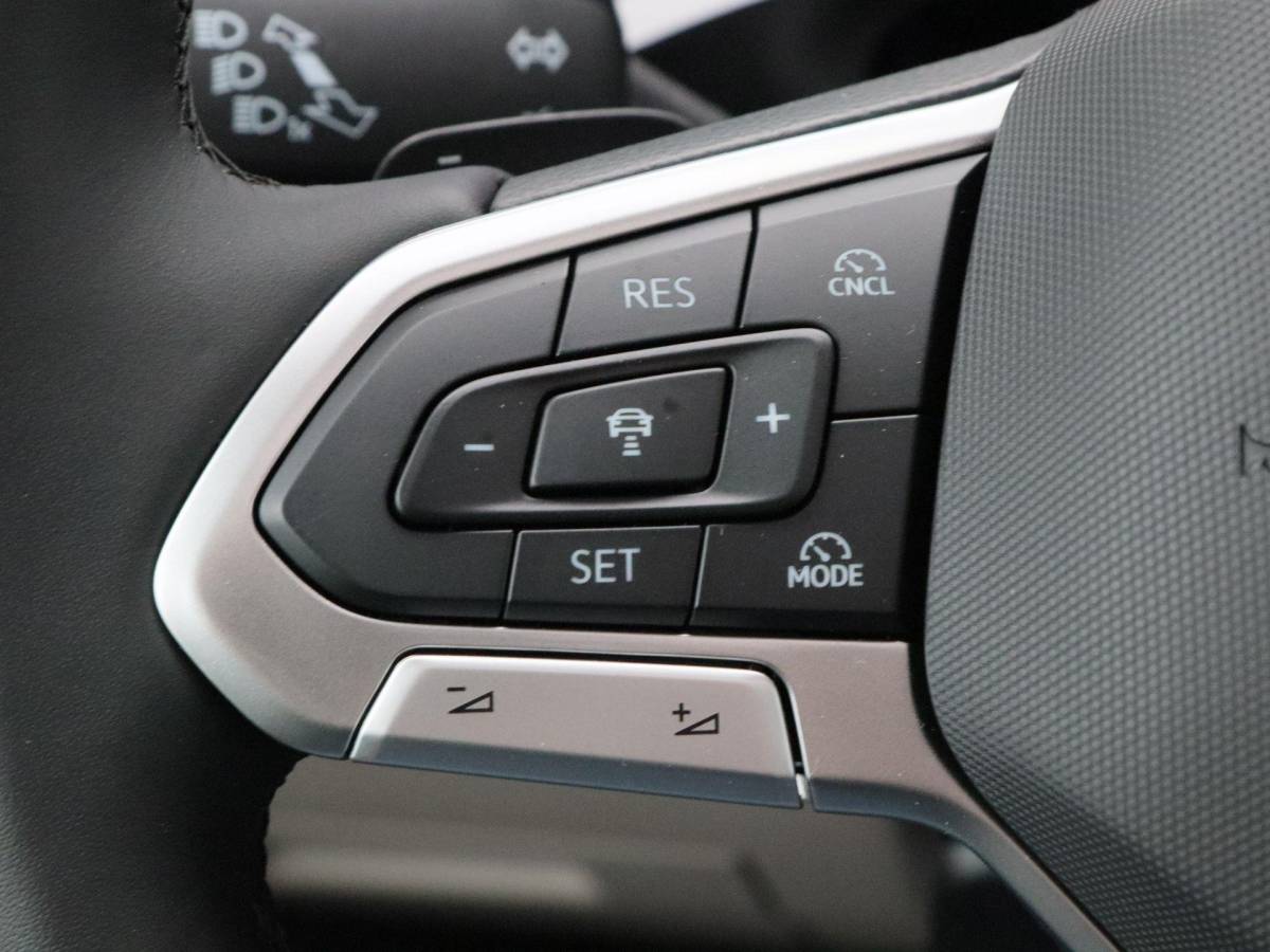 Volkswagen Multivan Volkswagen Bedrijfswagens Multivan Bulli L2 1.5 eHybrid EU6 180 kW/245pk DSG 4Motion | Incl BTW/BPM | 7 zitplaatsen vis-a-vis | Trekhaak | Stoelverwarming | Verlaagd onderstel dynamisch | 19″ Halmstad lichtmetaal  l Wordt verwacht 2 maart |