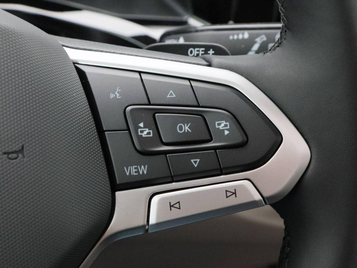 Volkswagen Multivan Volkswagen Bedrijfswagens Multivan Bulli L2 1.5 eHybrid EU6 180 kW/245pk DSG 4Motion | Incl BTW/BPM | 7 zitplaatsen vis-a-vis | Trekhaak | Stoelverwarming | Verlaagd onderstel dynamisch | 19″ Halmstad lichtmetaal  l Wordt verwacht 2 maart |