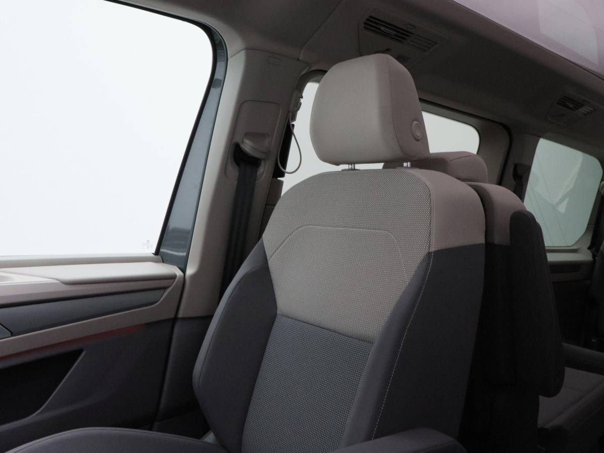 Volkswagen Multivan Volkswagen Bedrijfswagens Multivan Bulli L2 1.5 eHybrid EU6 180 kW/245pk DSG 4Motion | Incl BTW/BPM | 7 zitplaatsen vis-a-vis | Trekhaak | Stoelverwarming | Verlaagd onderstel dynamisch | 19″ Halmstad lichtmetaal  l Wordt verwacht 2 maart |