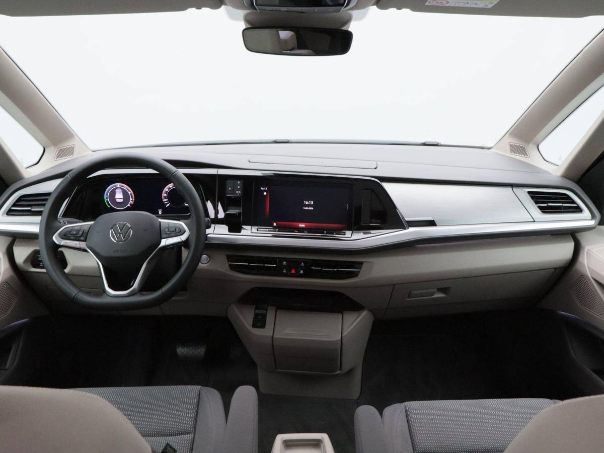 Volkswagen Multivan Volkswagen Bedrijfswagens Multivan Bulli L2 1.5 eHybrid EU6 180 kW/245pk DSG 4Motion | Incl BTW/BPM | 7 zitplaatsen vis-a-vis | Trekhaak | Stoelverwarming | Verlaagd onderstel dynamisch | 19″ Halmstad lichtmetaal  l Wordt verwacht 2 maart |