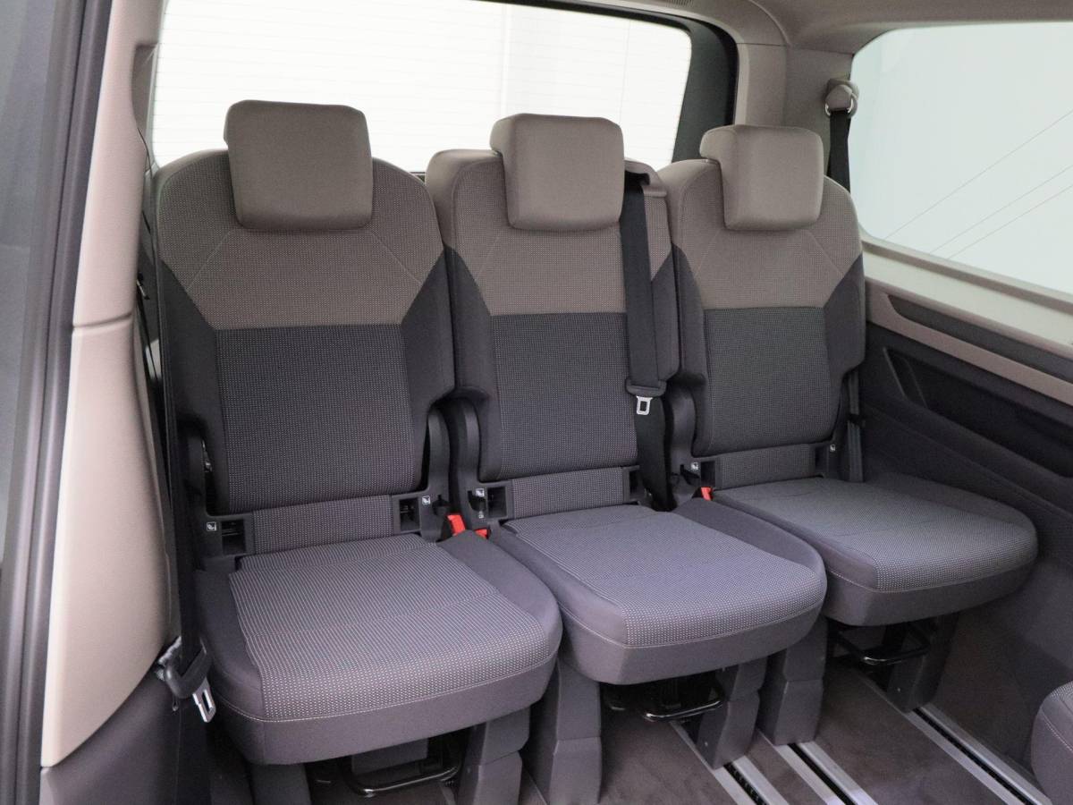 Volkswagen Multivan Volkswagen Bedrijfswagens Multivan Bulli L2 1.5 eHybrid EU6 180 kW/245pk DSG 4Motion | Incl BTW/BPM | 7 zitplaatsen vis-a-vis | Trekhaak | Stoelverwarming | Verlaagd onderstel dynamisch | 19″ Halmstad lichtmetaal  l Wordt verwacht 2 maart |