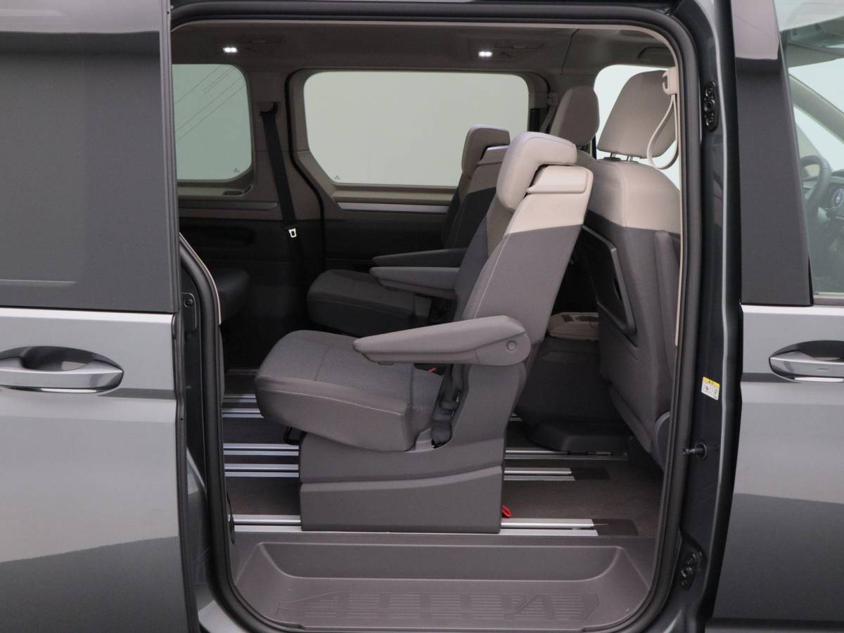 Volkswagen Multivan Volkswagen Bedrijfswagens Multivan Bulli L2 1.5 eHybrid EU6 180 kW/245pk DSG 4Motion | Incl BTW/BPM | 7 zitplaatsen vis-a-vis | Trekhaak | Stoelverwarming | Verlaagd onderstel dynamisch | 19″ Halmstad lichtmetaal  l Wordt verwacht 2 maart |