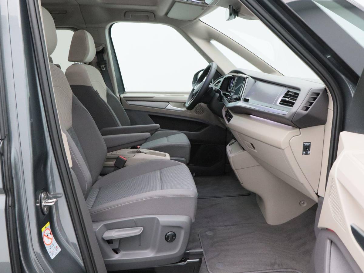 Volkswagen Multivan Volkswagen Bedrijfswagens Multivan Bulli L2 1.5 eHybrid EU6 180 kW/245pk DSG 4Motion | Incl BTW/BPM | 7 zitplaatsen vis-a-vis | Trekhaak | Stoelverwarming | Verlaagd onderstel dynamisch | 19″ Halmstad lichtmetaal  l Wordt verwacht 2 maart |