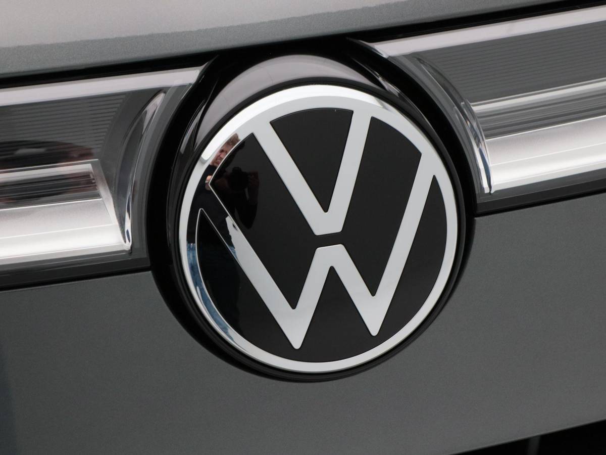 Volkswagen Multivan Volkswagen Bedrijfswagens Multivan Bulli L2 1.5 eHybrid EU6 180 kW/245pk DSG 4Motion | Incl BTW/BPM | 7 zitplaatsen vis-a-vis | Trekhaak | Stoelverwarming | Verlaagd onderstel dynamisch | 19″ Halmstad lichtmetaal  l Wordt verwacht 2 maart |