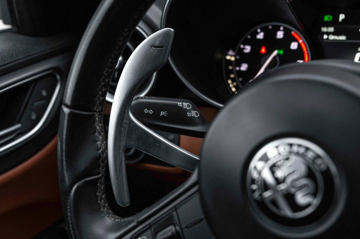 Alfa Romeo Giulia Alfa Romeo Giulia 2.0T Super 200 PK Aut. Pano Keyless Half/Leder Xenon 19”