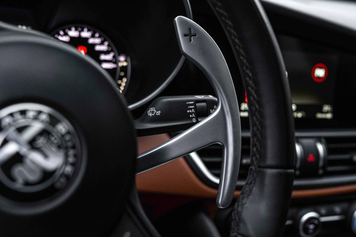 Alfa Romeo Giulia Alfa Romeo Giulia 2.0T Super 200 PK Aut. Pano Keyless Half/Leder Xenon 19”