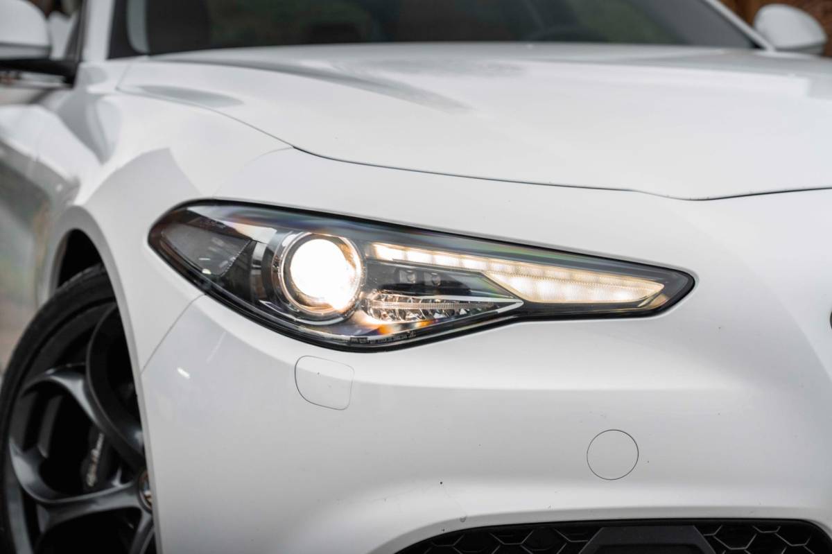 Alfa Romeo Giulia Alfa Romeo Giulia 2.0T Super 200 PK Aut. Pano Keyless Half/Leder Xenon 19”