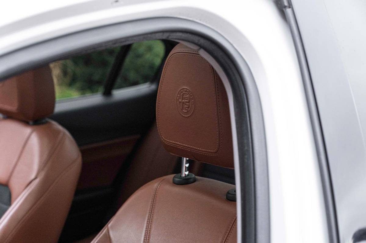 Alfa Romeo Giulia Alfa Romeo Giulia 2.0T Super 200 PK Aut. Pano Keyless Half/Leder Xenon 19”