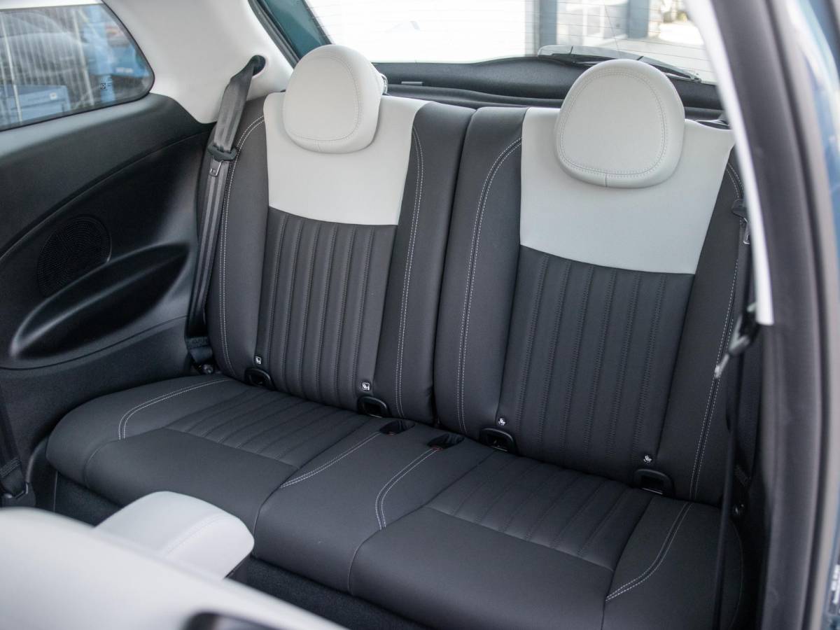 Fiat 500 Fiat 500 Hybrid La Prima | Clima | LED | PDC | JBL Premium Audio | 17″ | Camera | Canneloni Ivory/Piombo interieur