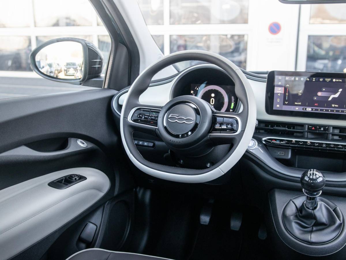 Fiat 500 Fiat 500 Hybrid La Prima | Clima | LED | PDC | JBL Premium Audio | 17″ | Camera | Canneloni Ivory/Piombo interieur
