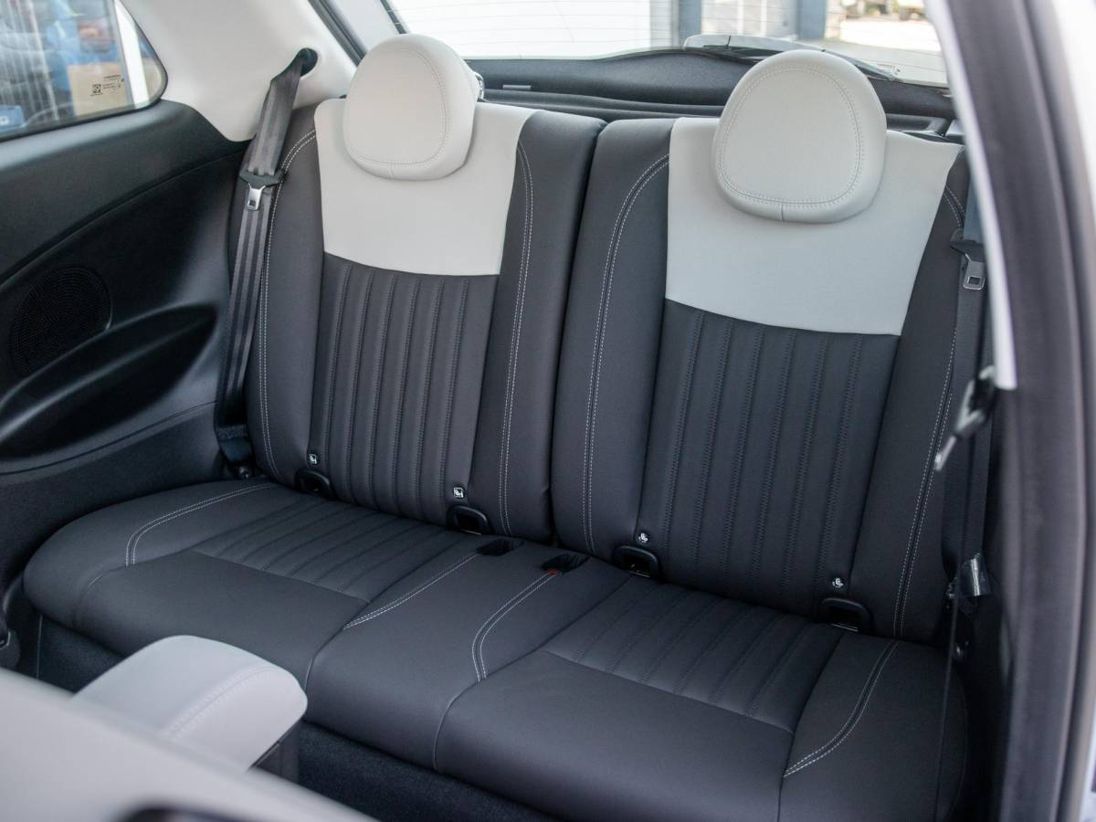 Fiat 500 Fiat 500 Hybrid La Prima | Clima | LED | PDC | JBL Premium Audio | 17″ | Camera | Canneloni Ivory/Piombo interieur