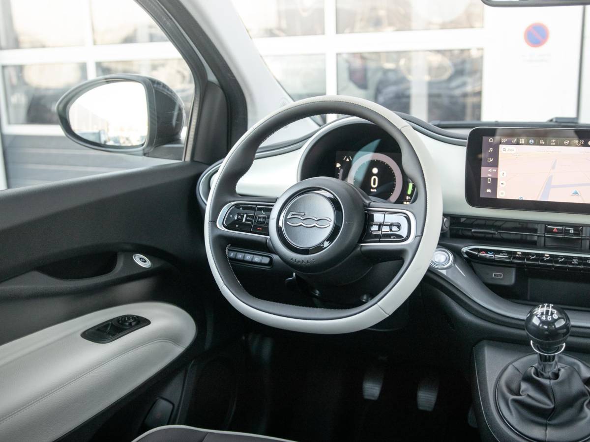 Fiat 500 Fiat 500 Hybrid La Prima | Clima | LED | PDC | JBL Premium Audio | 17″ | Camera | Canneloni Ivory/Piombo interieur