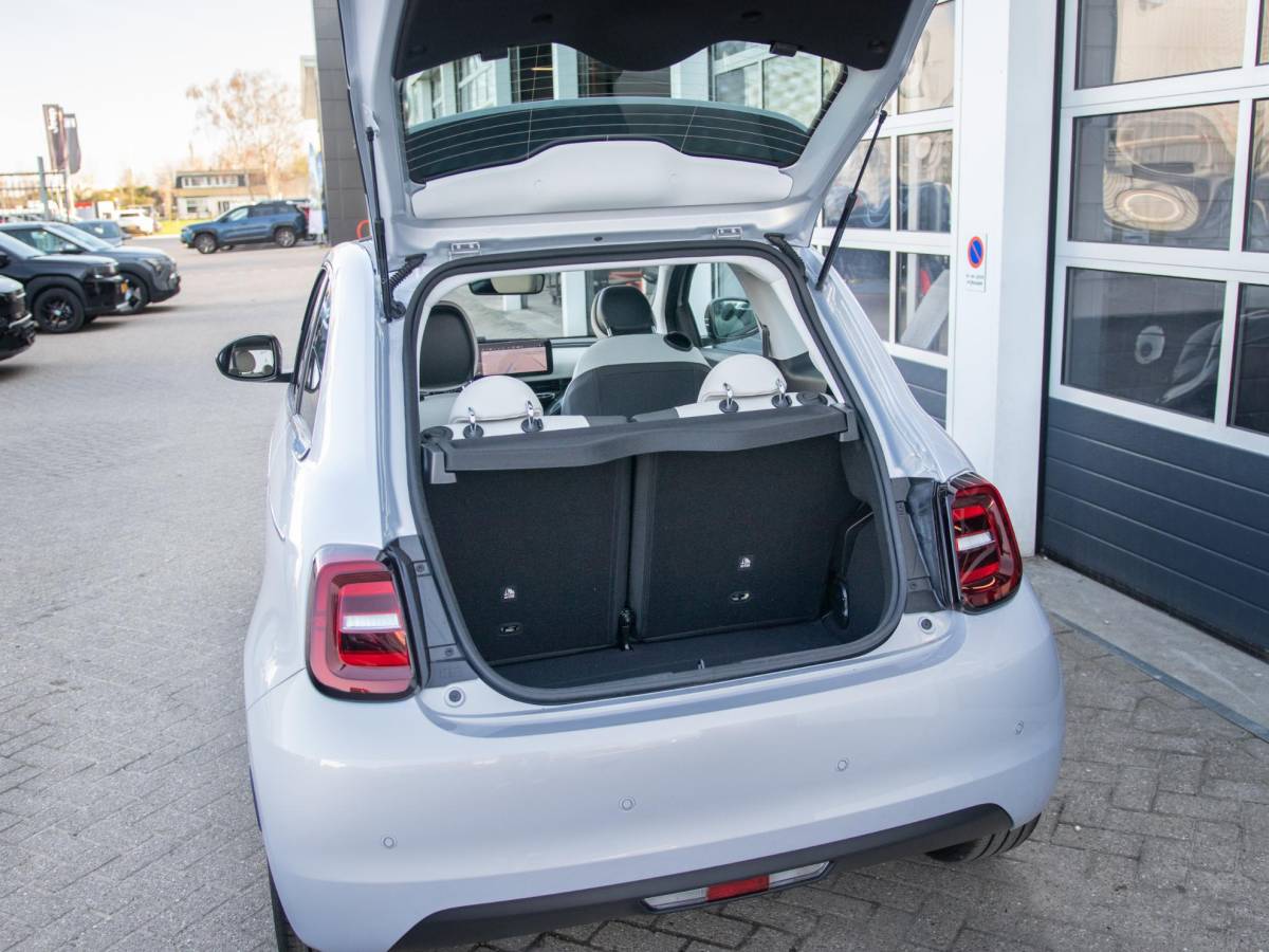 Fiat 500 Fiat 500 Hybrid La Prima | Clima | LED | PDC | JBL Premium Audio | 17″ | Camera | Canneloni Ivory/Piombo interieur