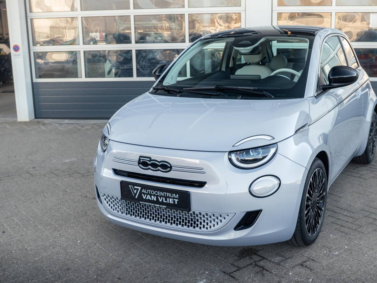 Fiat 500 Fiat 500 Hybrid La Prima | Clima | LED | PDC | JBL Premium Audio | 17″ | Camera | Canneloni Ivory/Piombo interieur