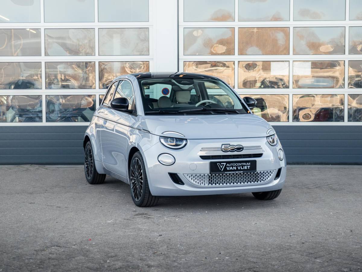 Fiat 500 Fiat 500 Hybrid La Prima | Clima | LED | PDC | JBL Premium Audio | 17″ | Camera | Canneloni Ivory/Piombo interieur