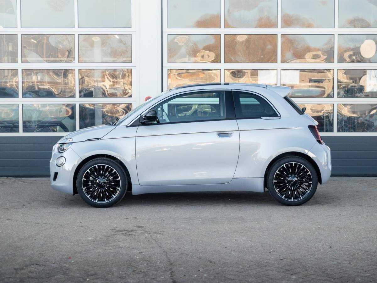 Fiat 500 Fiat 500 Hybrid La Prima | Clima | LED | PDC | JBL Premium Audio | 17″ | Camera | Canneloni Ivory/Piombo interieur