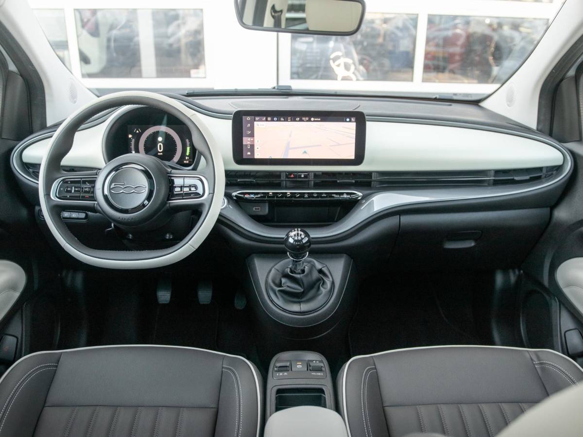 Fiat 500 Fiat 500 Hybrid La Prima | Clima | LED | PDC | JBL Premium Audio | 17″ | Camera | Canneloni Ivory/Piombo interieur
