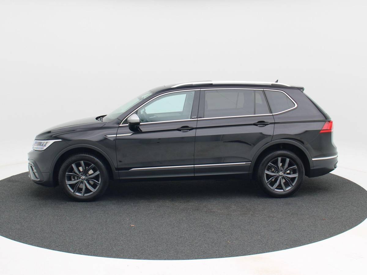 Volkswagen Tiguan Allspace Volkswagen Tiguan Allspace 1.5 TSi 150 Pk Automaat Move 7p. | Trekhaak | Panorama Dak | Adaptive Cruise | Camera | Stoelverwarming| 18 Inch | 34.080 Km !!