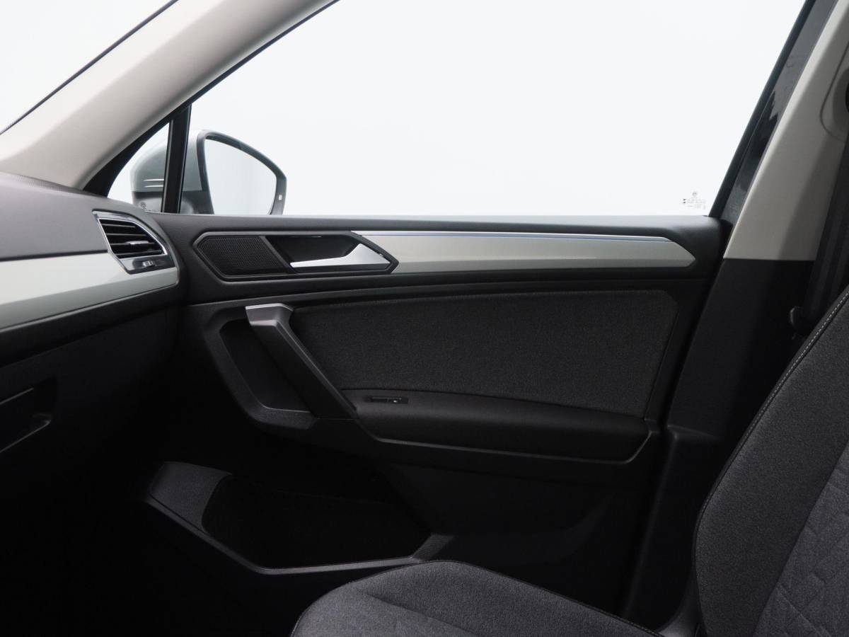 Volkswagen Tiguan Allspace Volkswagen Tiguan Allspace 1.5 TSi 150 Pk Automaat Move 7p. | Trekhaak | Panorama Dak | Adaptive Cruise | Camera | Stoelverwarming| 18 Inch | 34.080 Km !!