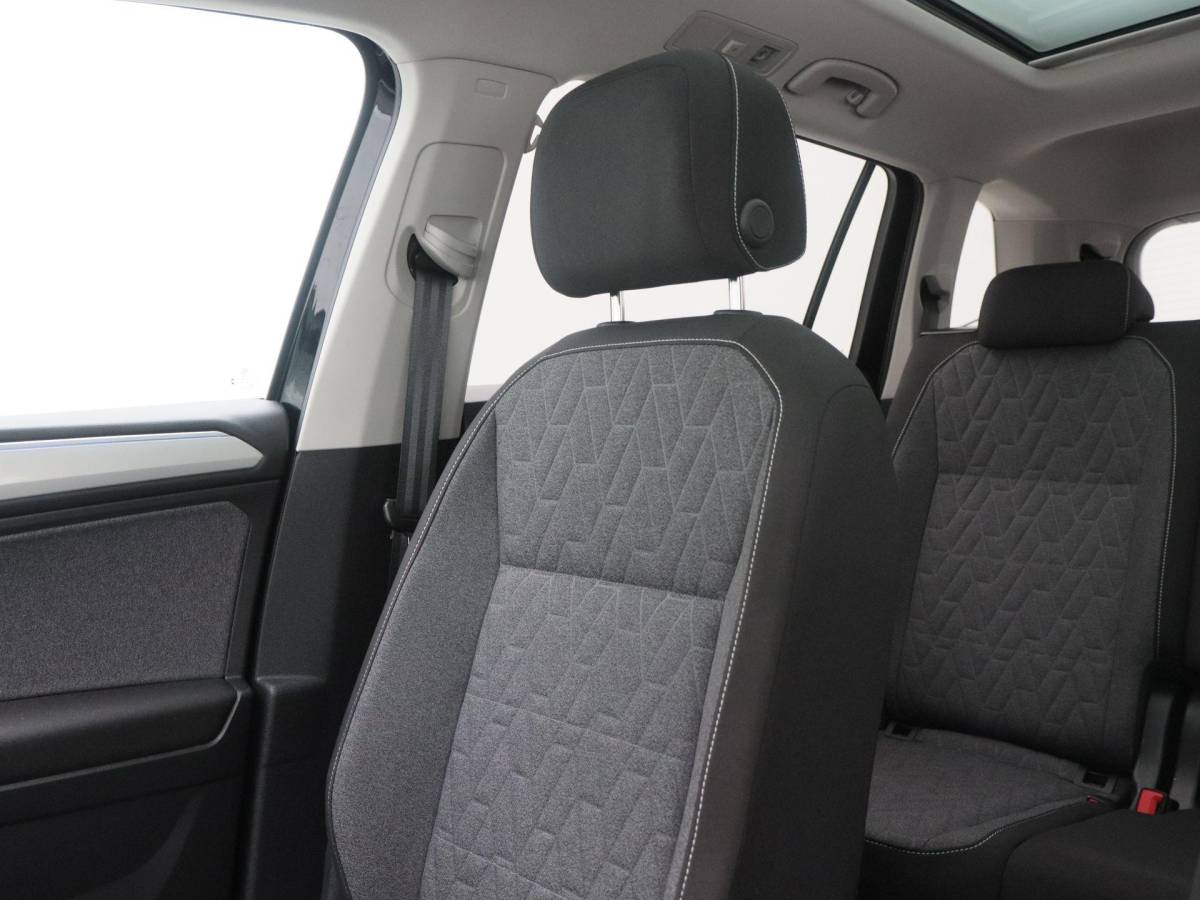 Volkswagen Tiguan Allspace Volkswagen Tiguan Allspace 1.5 TSi 150 Pk Automaat Move 7p. | Trekhaak | Panorama Dak | Adaptive Cruise | Camera | Stoelverwarming| 18 Inch | 34.080 Km !!