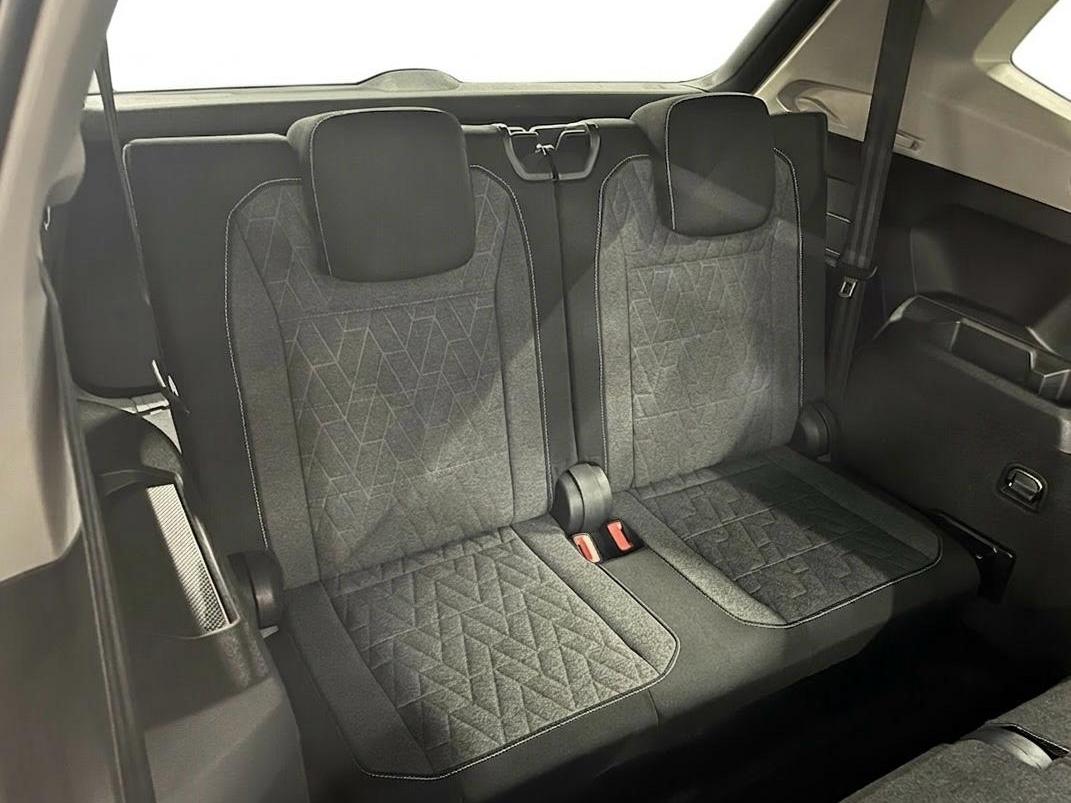 Volkswagen Tiguan Allspace Volkswagen Tiguan Allspace 1.5 TSi 150 Pk Automaat Move 7p. | Trekhaak | Panorama Dak | Adaptive Cruise | Camera | Stoelverwarming| 18 Inch | 34.080 Km !!