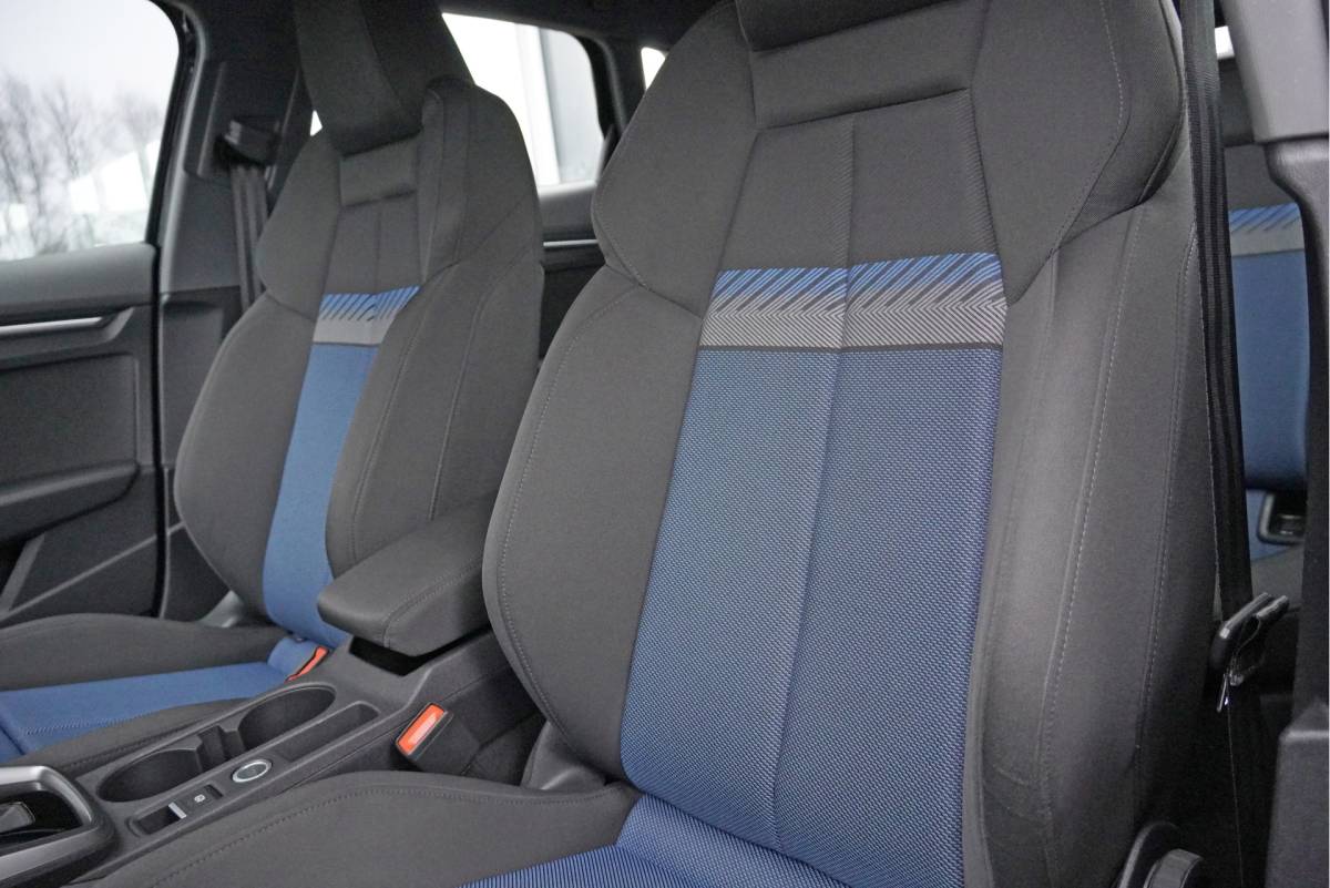 Audi A3 Audi A3 Sportback 35 TFSI 150PK! Automaat 5drs Business Edition BJ2020 Lmv 17″ | Led V+A | Pdc | Navi | Dynamische knipperlichten | Afneembare trekhaak | App-Connect | Virtual cockpit | Climate control | Cruise control | Sportstoelen | Getint glas