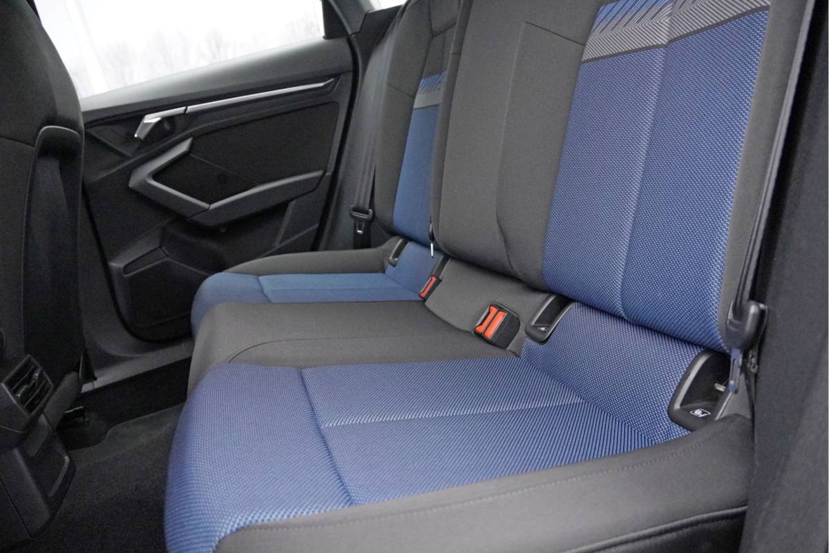 Audi A3 Audi A3 Sportback 35 TFSI 150PK! Automaat 5drs Business Edition BJ2020 Lmv 17″ | Led V+A | Pdc | Navi | Dynamische knipperlichten | Afneembare trekhaak | App-Connect | Virtual cockpit | Climate control | Cruise control | Sportstoelen | Getint glas