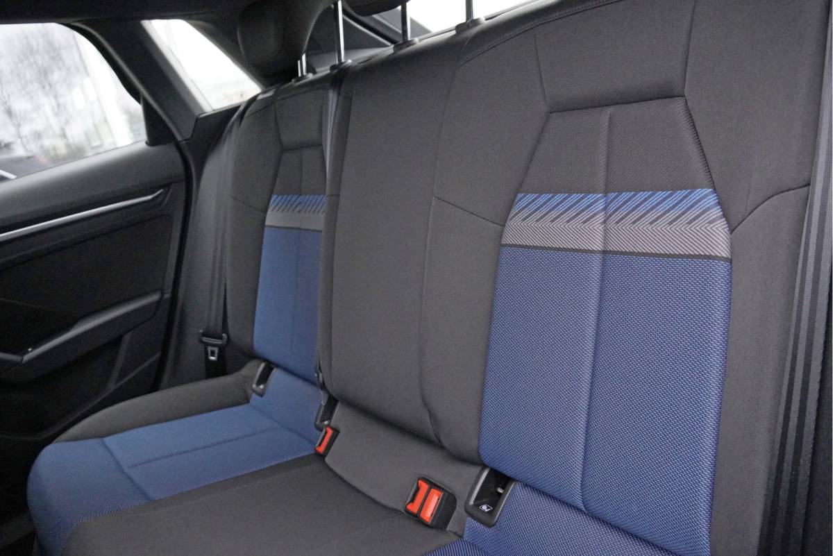 Audi A3 Audi A3 Sportback 35 TFSI 150PK! Automaat 5drs Business Edition BJ2020 Lmv 17″ | Led V+A | Pdc | Navi | Dynamische knipperlichten | Afneembare trekhaak | App-Connect | Virtual cockpit | Climate control | Cruise control | Sportstoelen | Getint glas