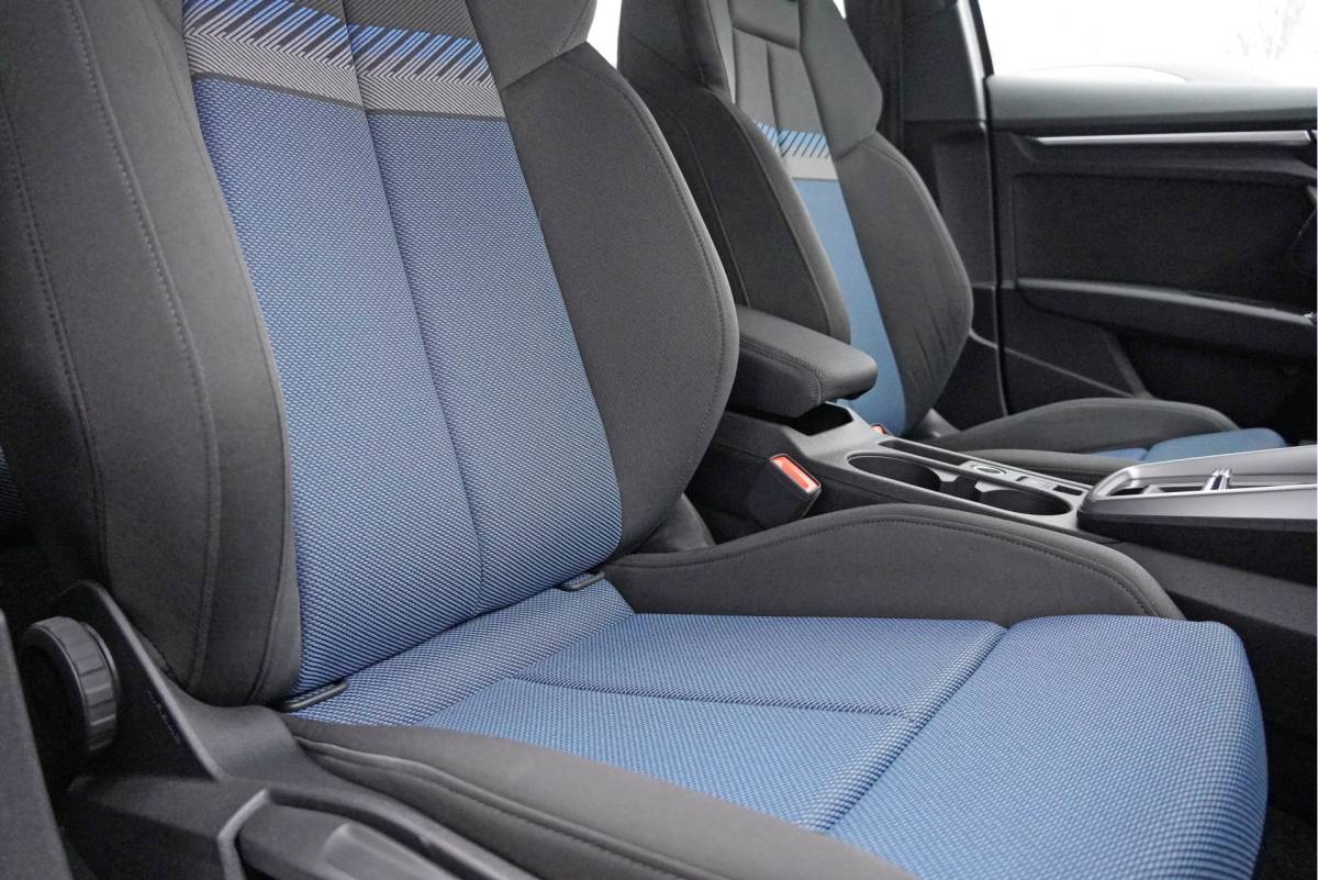 Audi A3 Audi A3 Sportback 35 TFSI 150PK! Automaat 5drs Business Edition BJ2020 Lmv 17″ | Led V+A | Pdc | Navi | Dynamische knipperlichten | Afneembare trekhaak | App-Connect | Virtual cockpit | Climate control | Cruise control | Sportstoelen | Getint glas