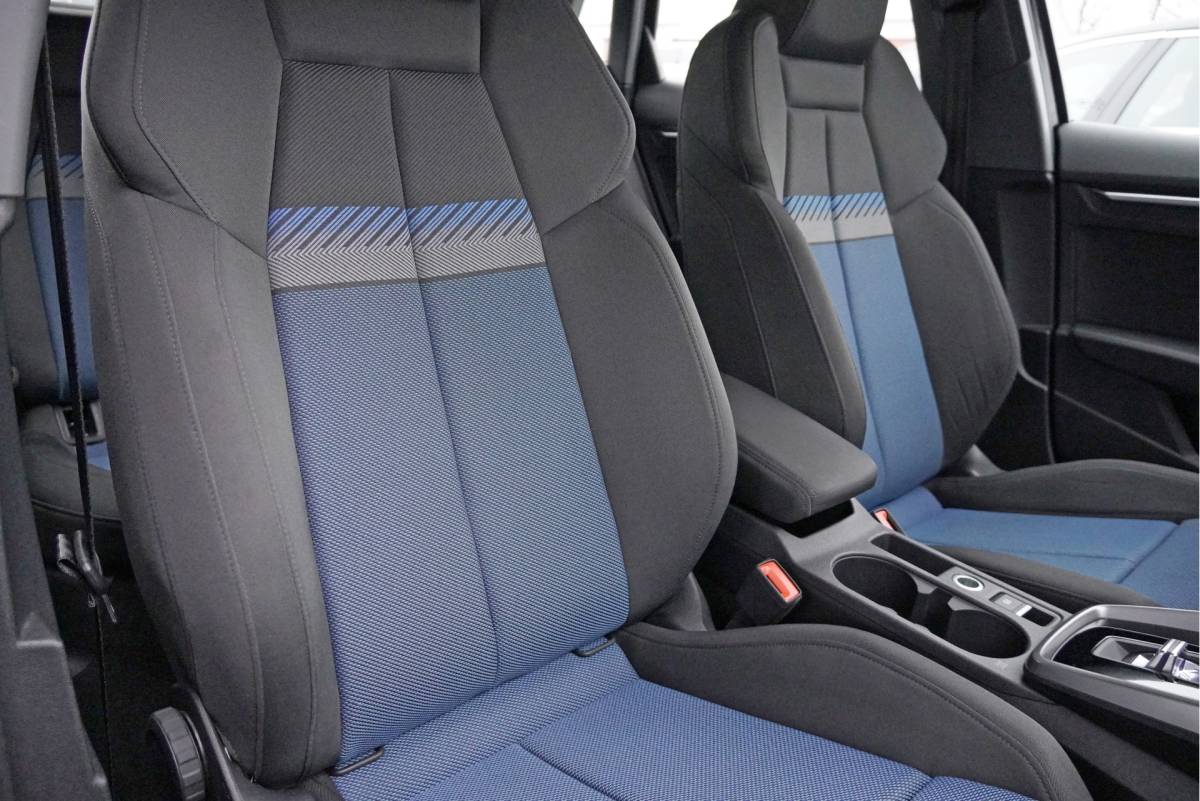 Audi A3 Audi A3 Sportback 35 TFSI 150PK! Automaat 5drs Business Edition BJ2020 Lmv 17″ | Led V+A | Pdc | Navi | Dynamische knipperlichten | Afneembare trekhaak | App-Connect | Virtual cockpit | Climate control | Cruise control | Sportstoelen | Getint glas