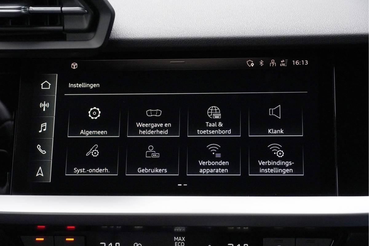 Audi A3 Audi A3 Sportback 35 TFSI 150PK! Automaat 5drs Business Edition BJ2020 Lmv 17″ | Led V+A | Pdc | Navi | Dynamische knipperlichten | Afneembare trekhaak | App-Connect | Virtual cockpit | Climate control | Cruise control | Sportstoelen | Getint glas