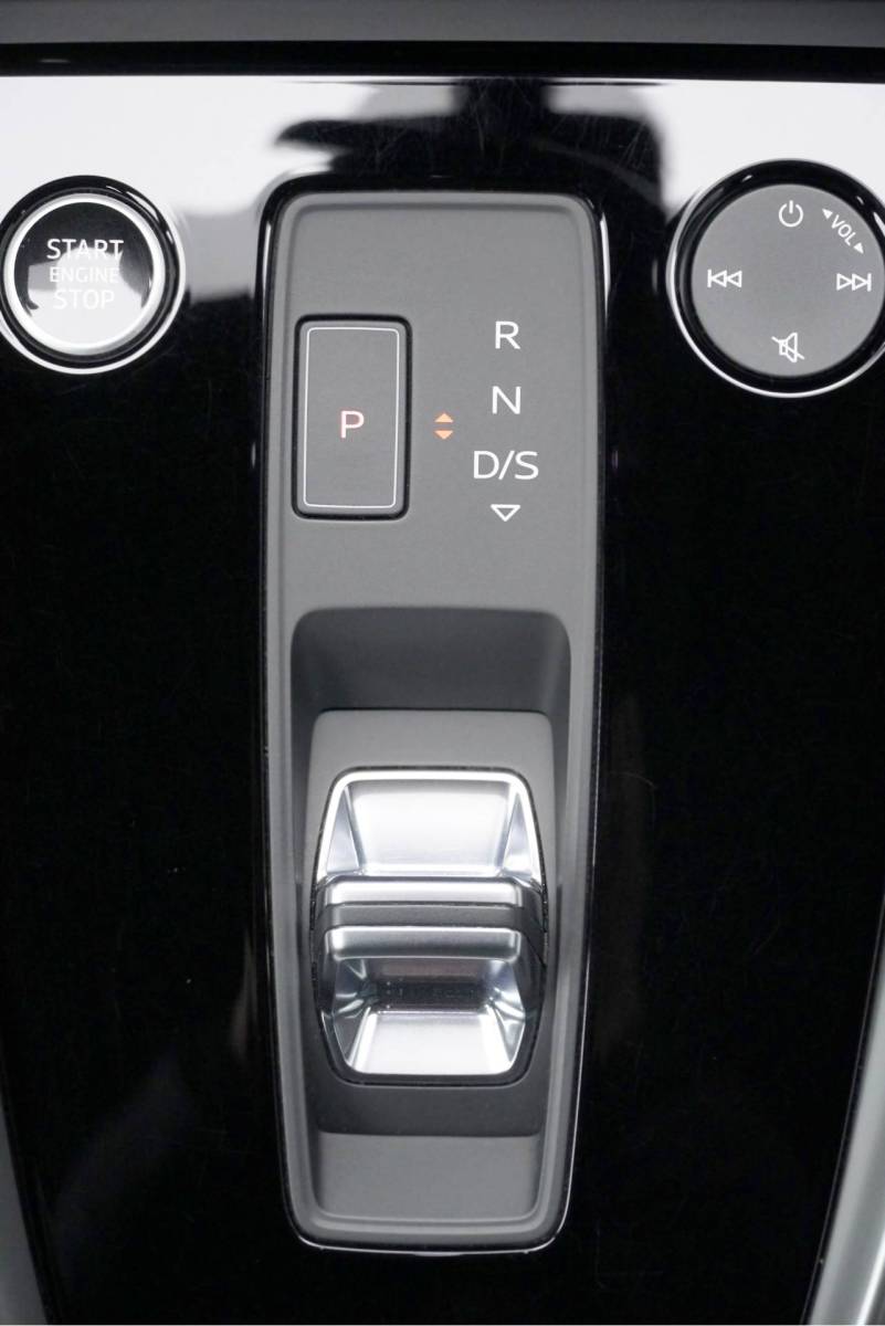 Audi A3 Audi A3 Sportback 35 TFSI 150PK! Automaat 5drs Business Edition BJ2020 Lmv 17″ | Led V+A | Pdc | Navi | Dynamische knipperlichten | Afneembare trekhaak | App-Connect | Virtual cockpit | Climate control | Cruise control | Sportstoelen | Getint glas