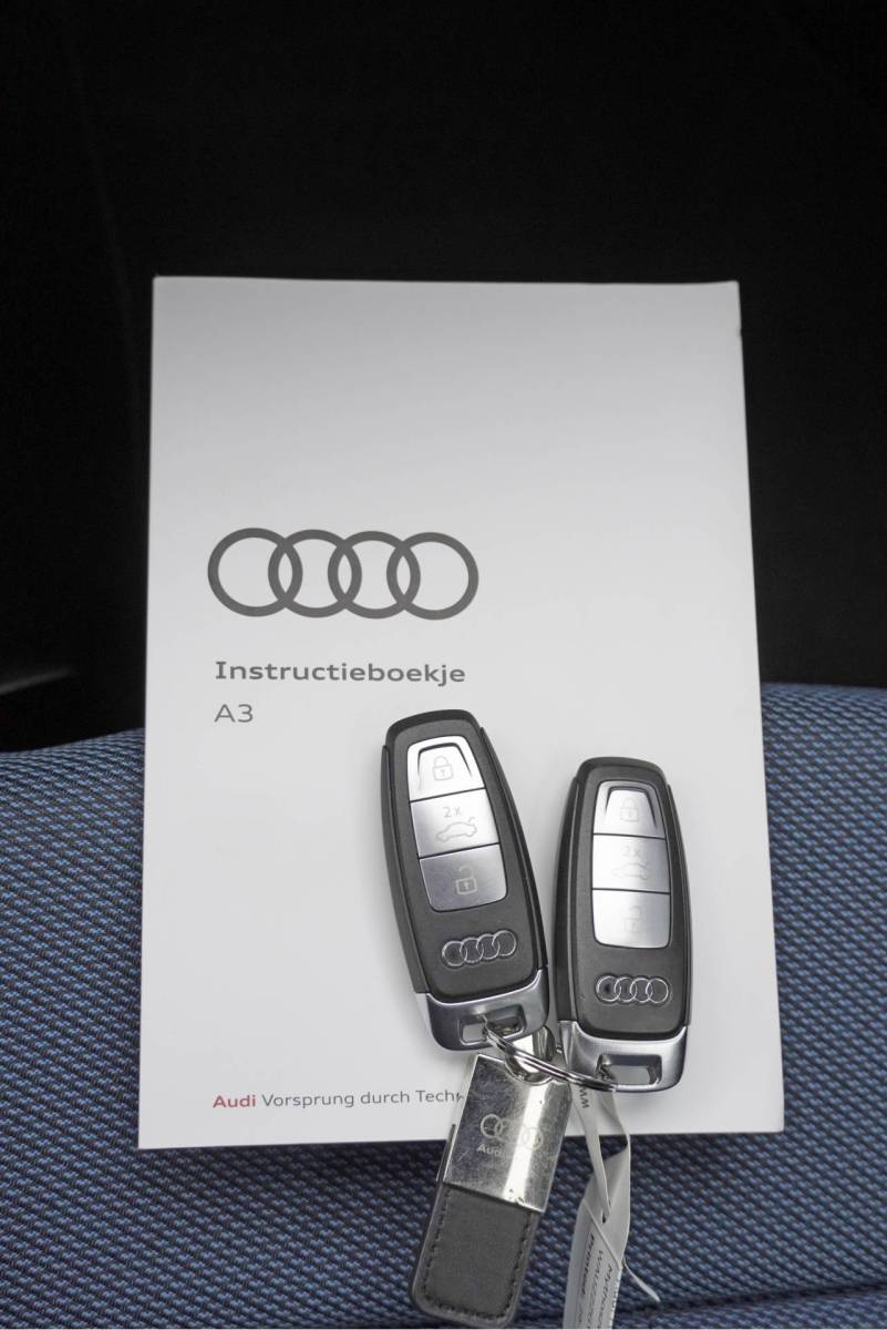 Audi A3 Audi A3 Sportback 35 TFSI 150PK! Automaat 5drs Business Edition BJ2020 Lmv 17″ | Led V+A | Pdc | Navi | Dynamische knipperlichten | Afneembare trekhaak | App-Connect | Virtual cockpit | Climate control | Cruise control | Sportstoelen | Getint glas