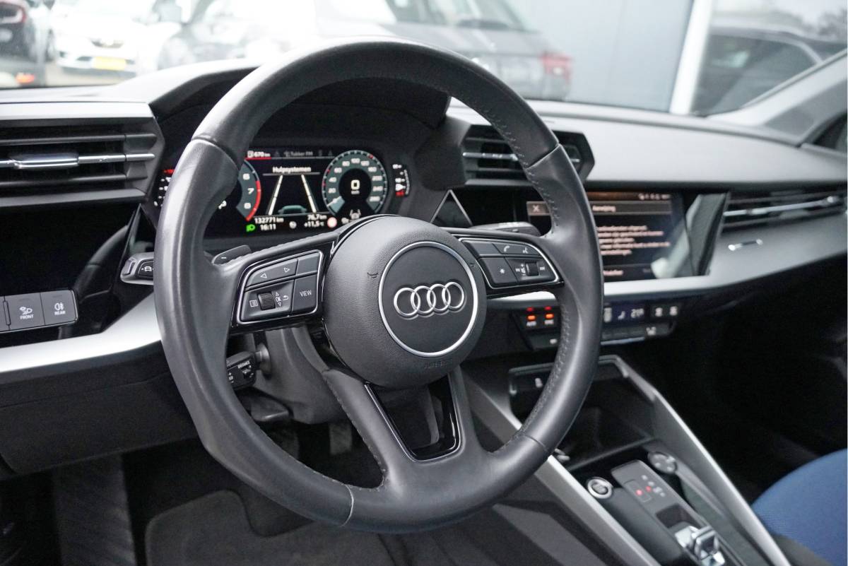 Audi A3 Audi A3 Sportback 35 TFSI 150PK! Automaat 5drs Business Edition BJ2020 Lmv 17″ | Led V+A | Pdc | Navi | Dynamische knipperlichten | Afneembare trekhaak | App-Connect | Virtual cockpit | Climate control | Cruise control | Sportstoelen | Getint glas