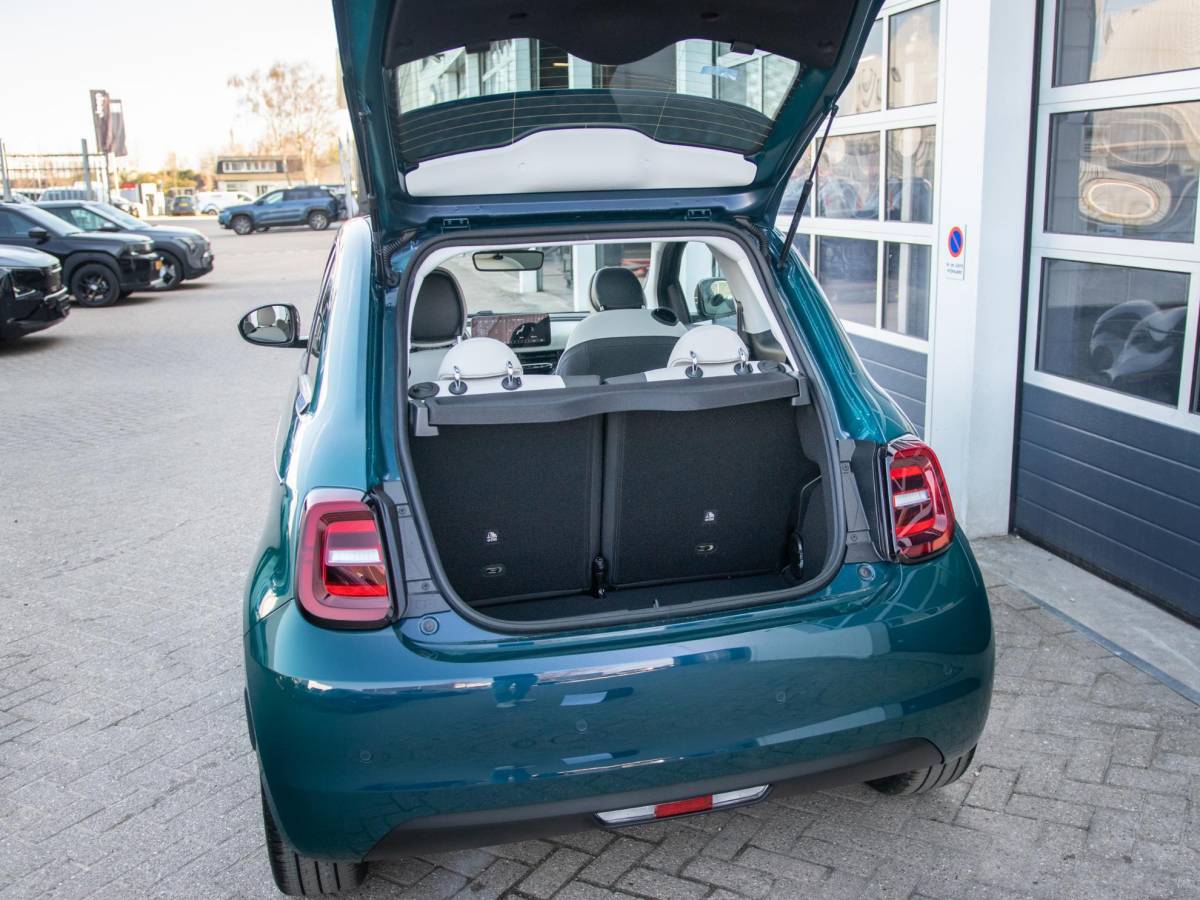 Fiat 500 Fiat 500 Hybrid La Prima | Clima | LED | PDC | JBL Premium Audio | 17″ | Camera | Canneloni Ivory/Piombo interieur