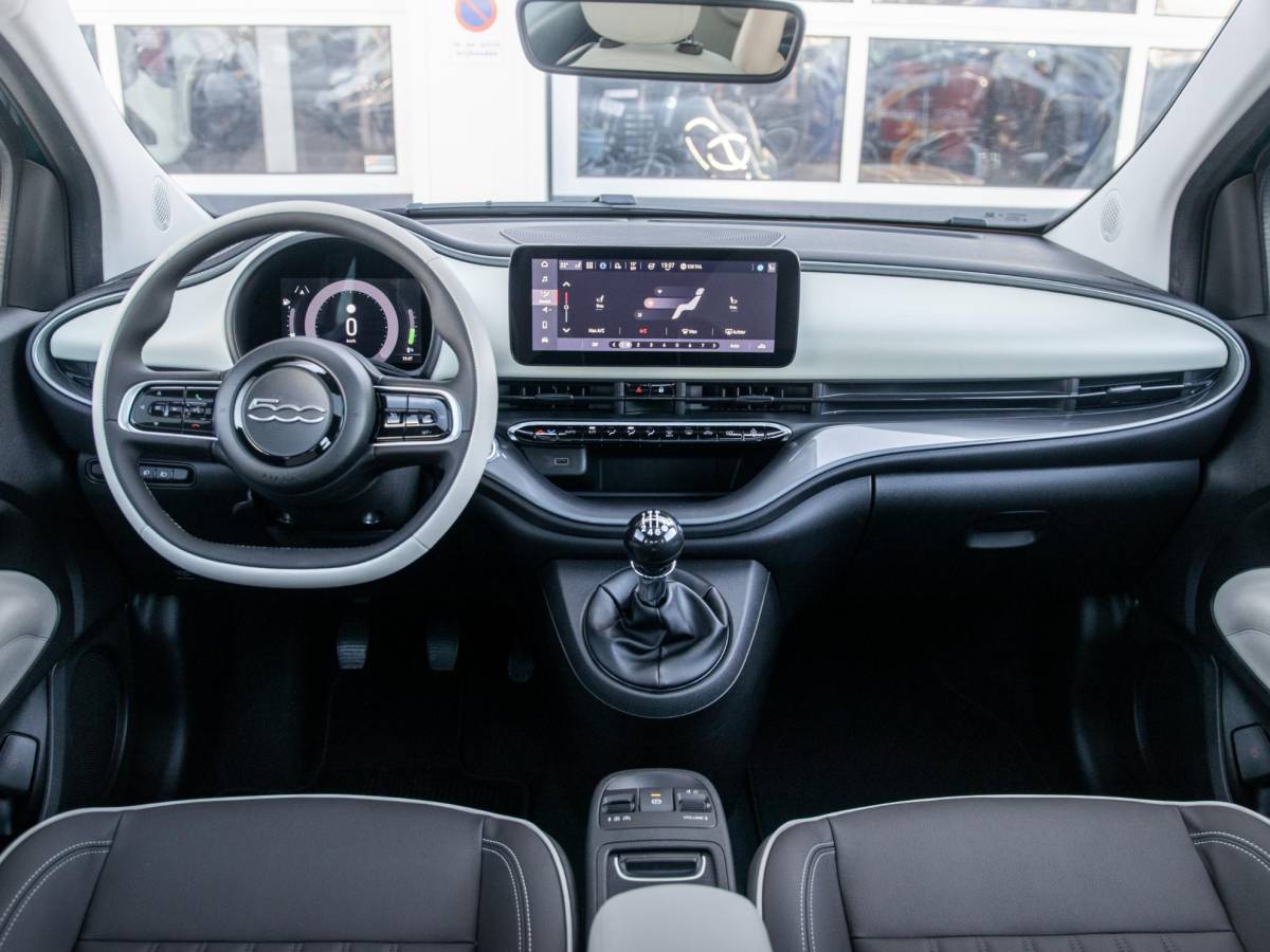 Fiat 500 Fiat 500 Hybrid La Prima | Clima | LED | PDC | JBL Premium Audio | 17″ | Camera | Canneloni Ivory/Piombo interieur