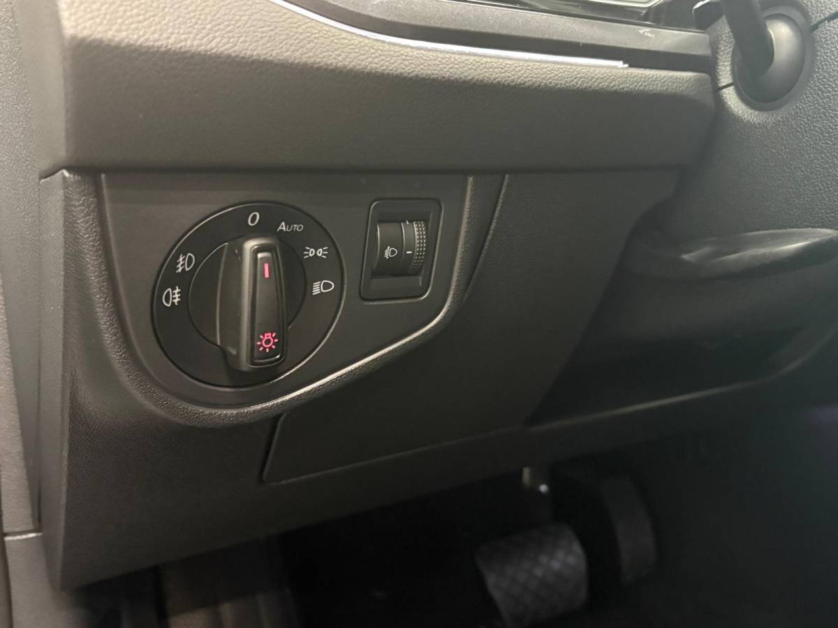 Volkswagen Polo Volkswagen Polo 1.0 TSI 110pk DSG Highline Navigatie Apple Carplay Android Auto Parkeersensoren Adaptive Cruise Control Stoelverwarming Getinte ramen Climatronic