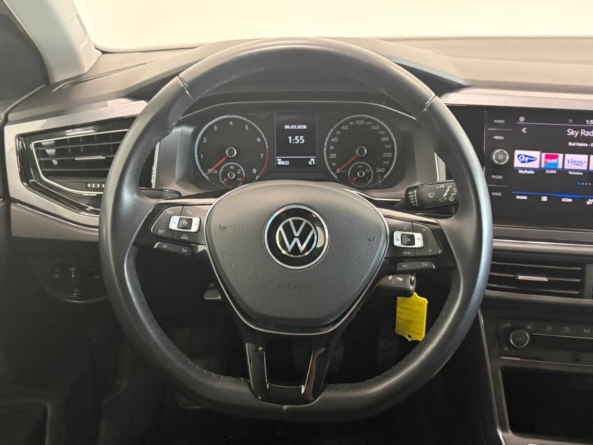 Volkswagen Polo Volkswagen Polo 1.0 TSI 110pk DSG Highline Navigatie Apple Carplay Android Auto Parkeersensoren Adaptive Cruise Control Stoelverwarming Getinte ramen Climatronic