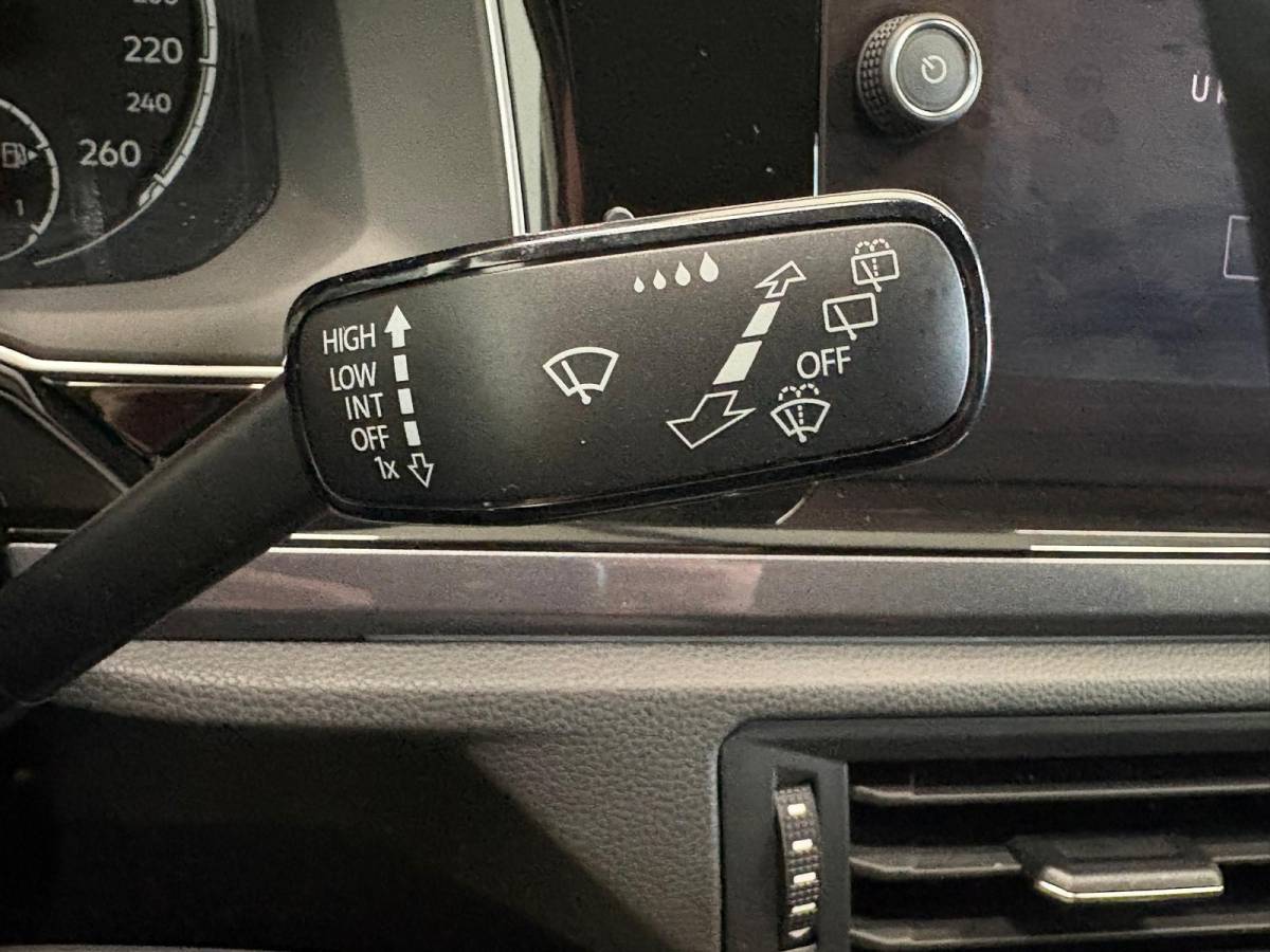 Volkswagen Polo Volkswagen Polo 1.0 TSI 110pk DSG Highline Navigatie Apple Carplay Android Auto Parkeersensoren Adaptive Cruise Control Stoelverwarming Getinte ramen Climatronic