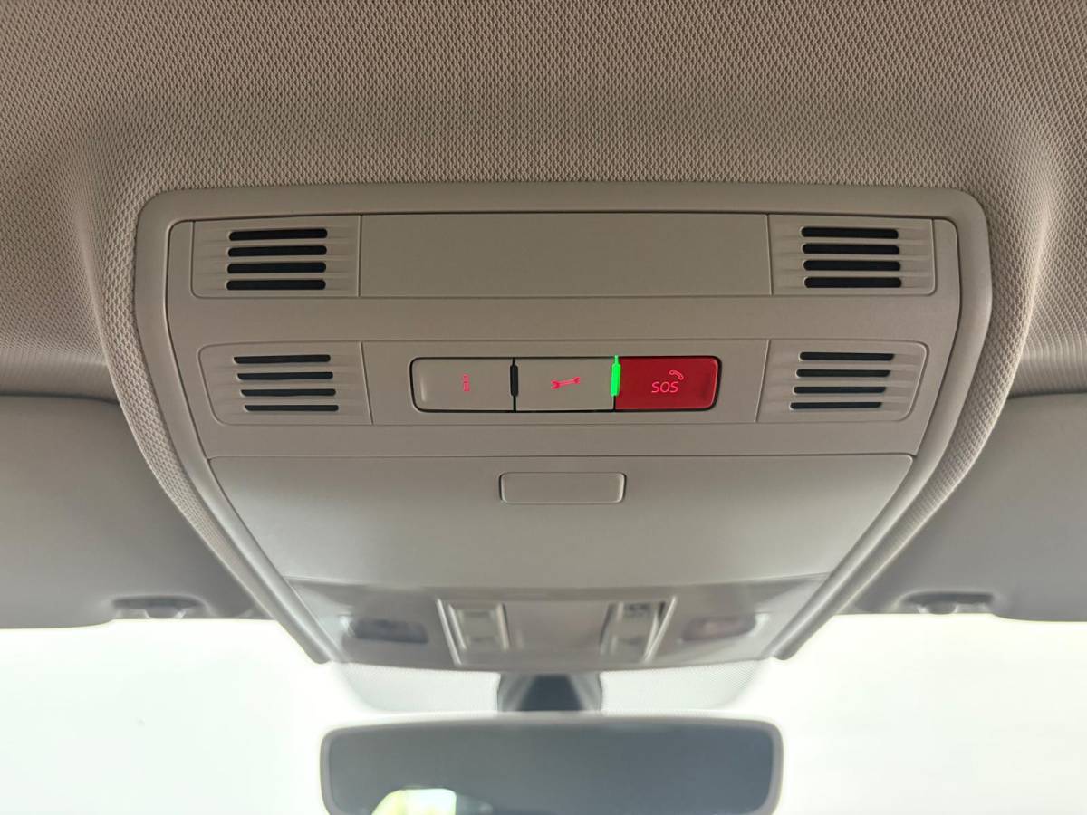 Volkswagen Polo Volkswagen Polo 1.0 TSI 110pk DSG Highline Navigatie Apple Carplay Android Auto Parkeersensoren Adaptive Cruise Control Stoelverwarming Getinte ramen Climatronic