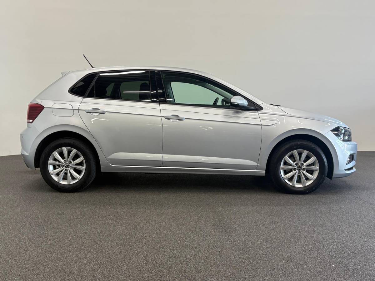 Volkswagen Polo Volkswagen Polo 1.0 TSI 110pk DSG Highline Navigatie Apple Carplay Android Auto Parkeersensoren Adaptive Cruise Control Stoelverwarming Getinte ramen Climatronic