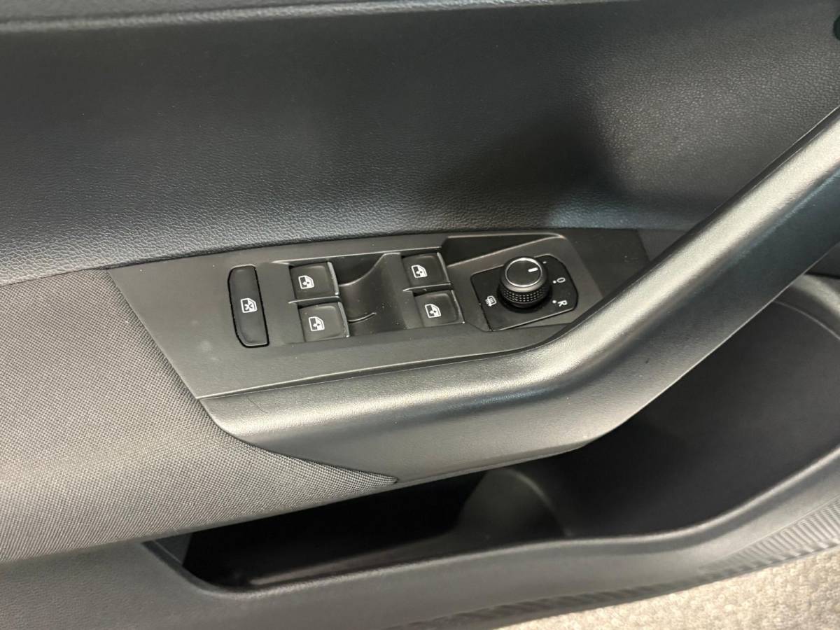 Volkswagen Polo Volkswagen Polo 1.0 TSI 110pk DSG Highline Navigatie Apple Carplay Android Auto Parkeersensoren Adaptive Cruise Control Stoelverwarming Getinte ramen Climatronic