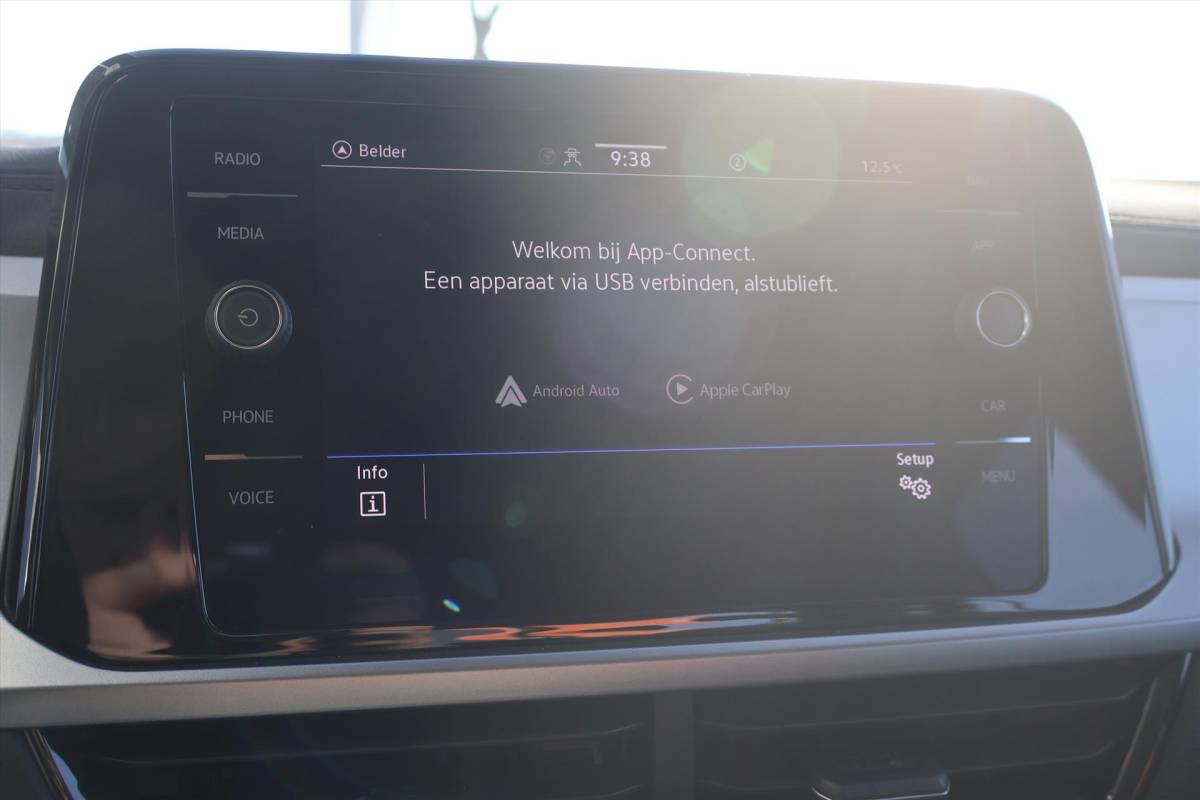 Volkswagen T-Roc Volkswagen T-Roc 1.0 TSI Life 110pk I Trekhaak | ACC | Navi I LED I Cruise I Carplay I Virtual | 1e eigenaar