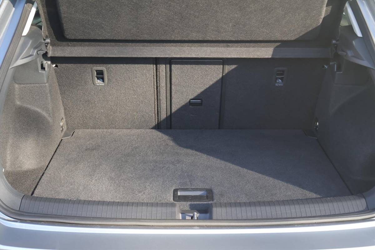 Volkswagen T-Roc Volkswagen T-Roc 1.0 TSI Life 110pk I Trekhaak | ACC | Navi I LED I Cruise I Carplay I Virtual | 1e eigenaar