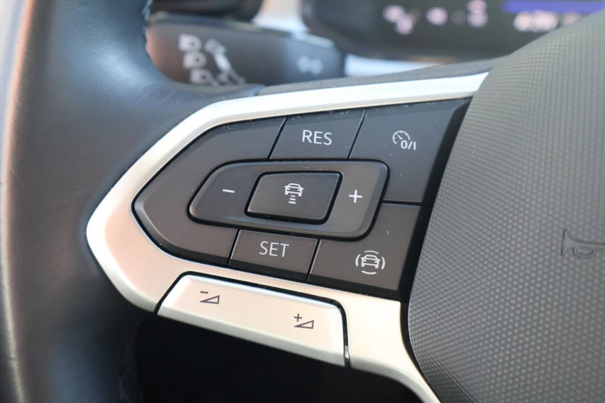 Volkswagen T-Roc Volkswagen T-Roc 1.0 TSI Life 110pk I Trekhaak | ACC | Navi I LED I Cruise I Carplay I Virtual | 1e eigenaar