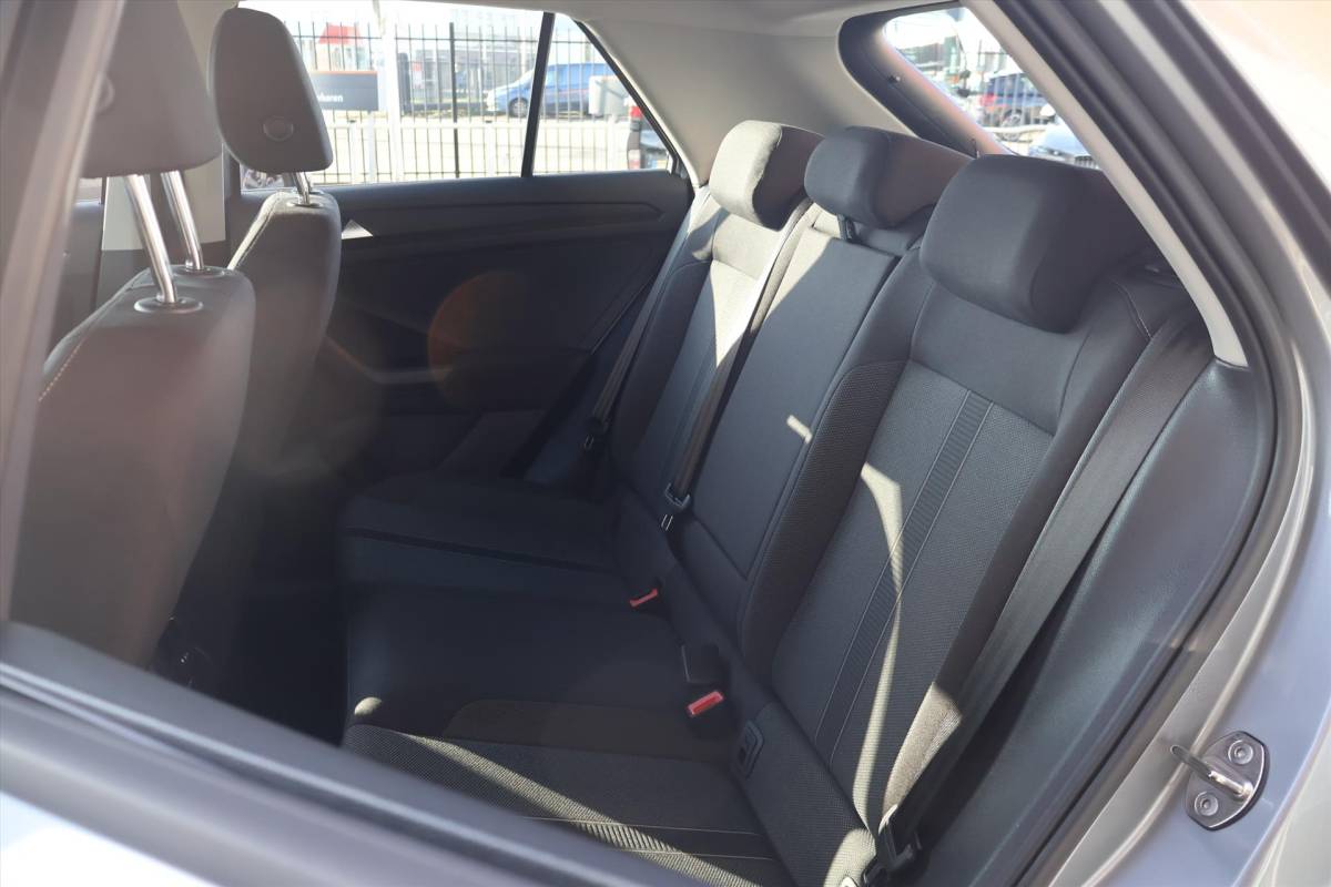 Volkswagen T-Roc Volkswagen T-Roc 1.0 TSI Life 110pk I Trekhaak | ACC | Navi I LED I Cruise I Carplay I Virtual | 1e eigenaar