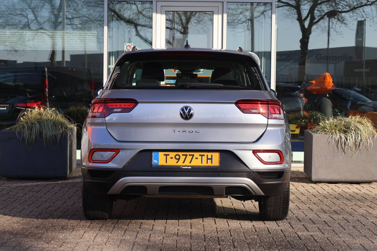 Volkswagen T-Roc Volkswagen T-Roc 1.0 TSI Life 110pk I Trekhaak | ACC | Navi I LED I Cruise I Carplay I Virtual | 1e eigenaar