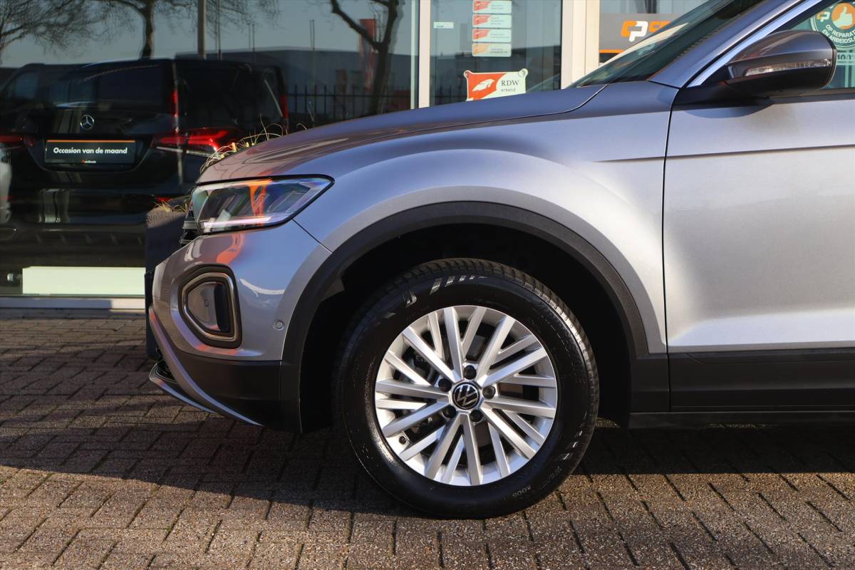Volkswagen T-Roc Volkswagen T-Roc 1.0 TSI Life 110pk I Trekhaak | ACC | Navi I LED I Cruise I Carplay I Virtual | 1e eigenaar