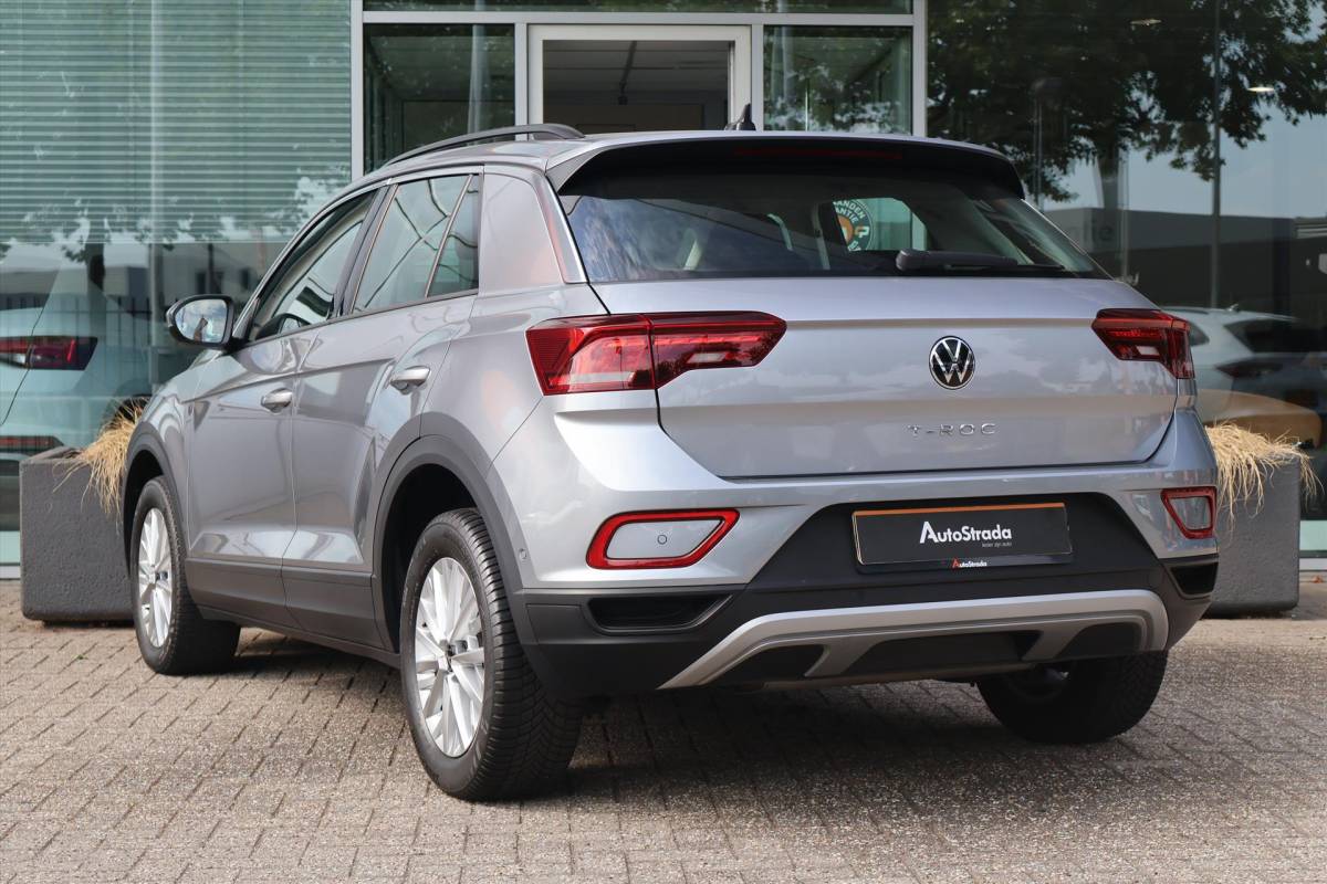 Volkswagen T-Roc Volkswagen T-Roc 1.0 TSI Life 110pk I Trekhaak | ACC | Navi I LED I Cruise I Carplay I Virtual | 1e eigenaar